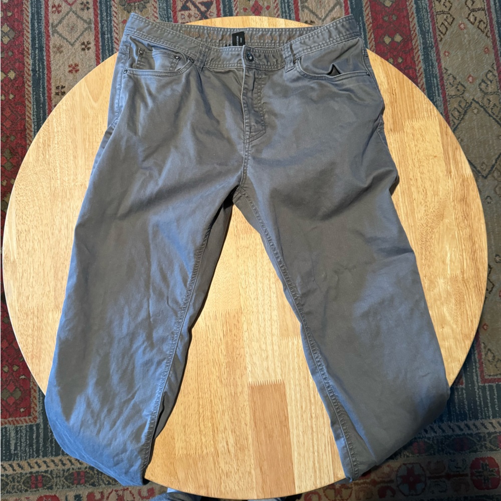 Men’s Prana 36x32 grey pant like new